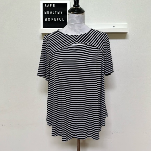 Chico’s Petite Isla Capri Peek-A-Boo Cutout Black & White Striped Top 🥳HP🥳🥳 - Picture 1 of 6